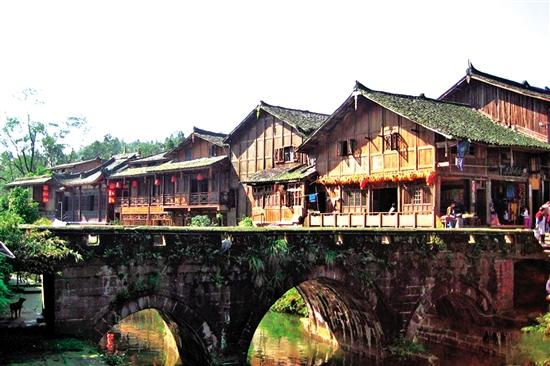 “大胃王”刚消停，多个平台又现“海量喝播视频”，“喝播”又是什么？游戏画面